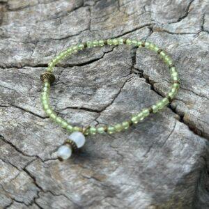 Bransoletka z Peridotu (Oliwinu) z Zawieszką z Kamienia Księżycowego