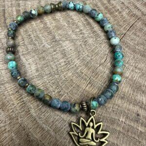 Bransoletka z turkusu afrykańskiego matowego z zawieszką kwiat lotosu
