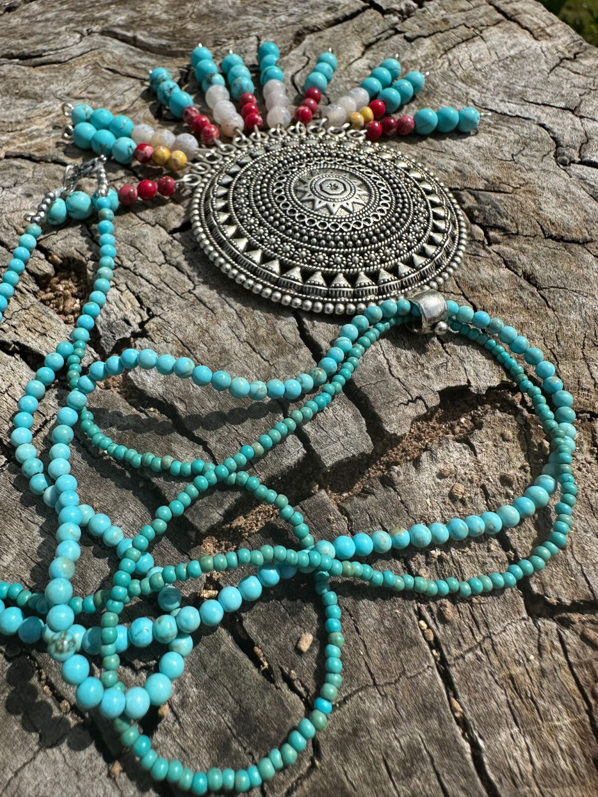 Naszyjnik z turkusu, howlitu, jaspisu czerwonego i agatu trawionego - obrazek 4