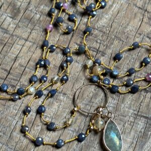 Naszyjnik z szafiru, różowyego turmalinu, cytrynu z wisiorkiem z labradorytu i cytrynu