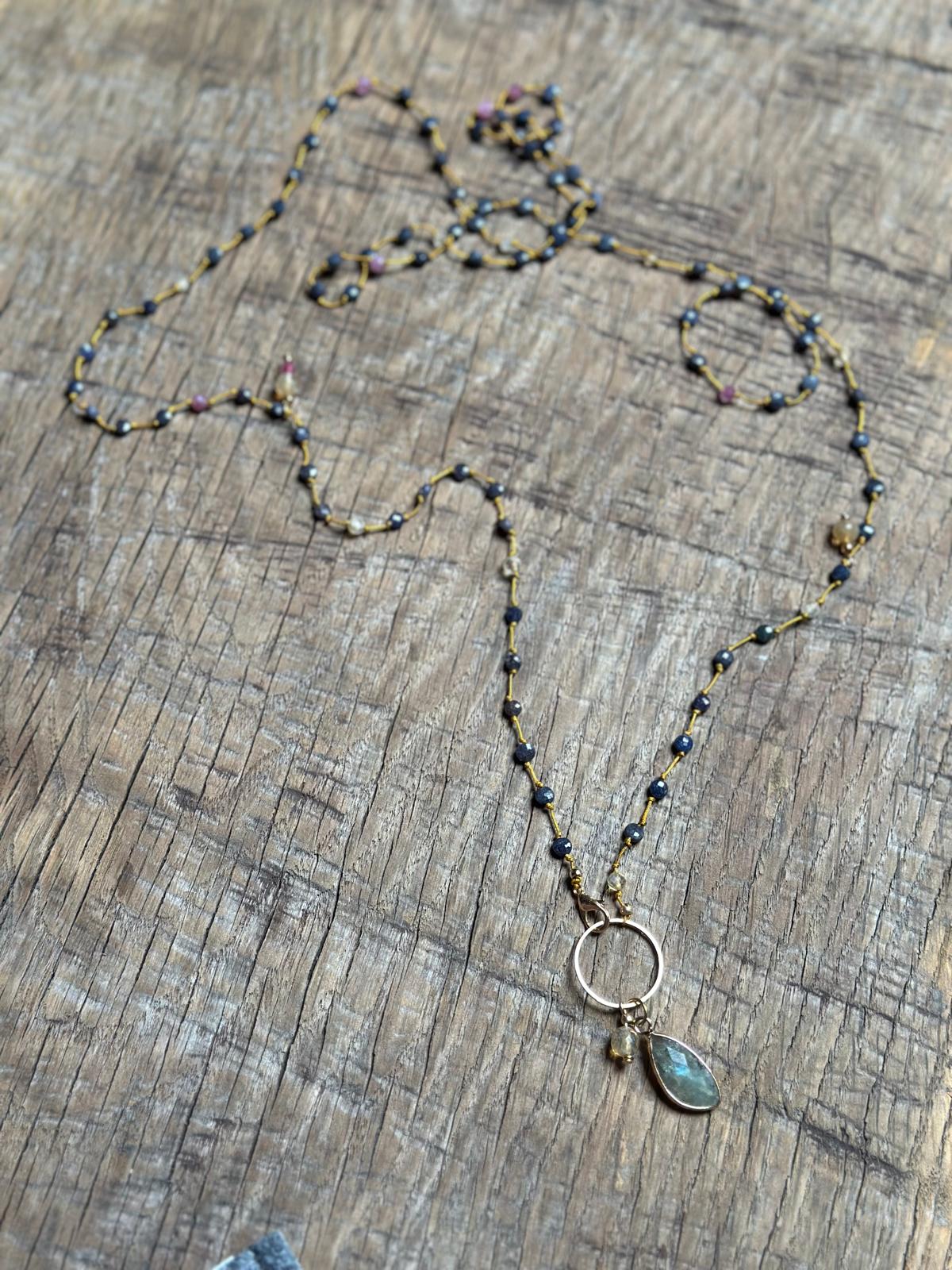 Naszyjnik z szafiru, różowyego turmalinu, cytrynu z wisiorkiem z labradorytu i cytrynu - obrazek 2