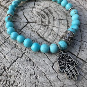 Bransoletka z howlitu z zawieszką Hamsa